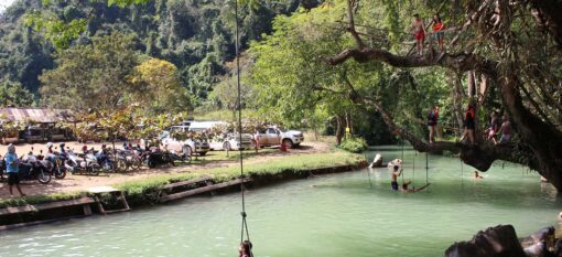 Le Blue Lagoon et la Tham Poukham Cave