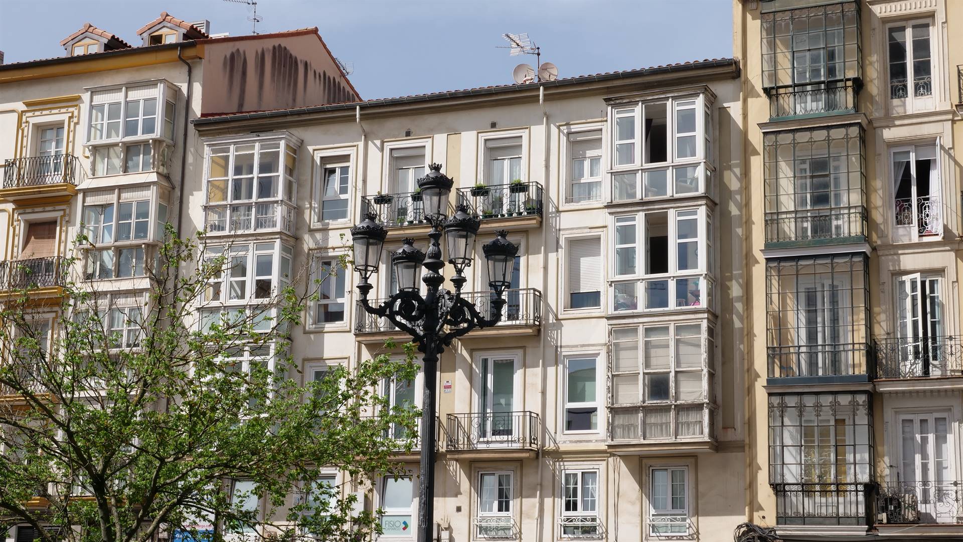 ruelles et façades de Santander